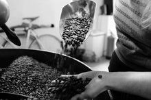 Load image into Gallery viewer, Dear Green Coffee - 'The Goosedubbs' Blend alternate image 1